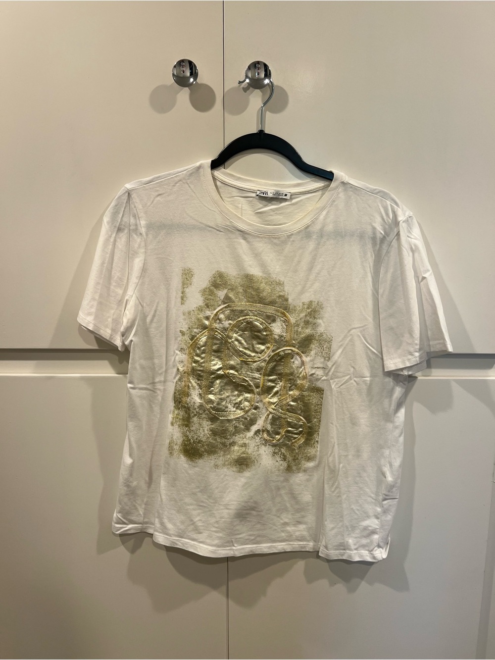 Zara White Short Sleeve Tee with Gold Graphic